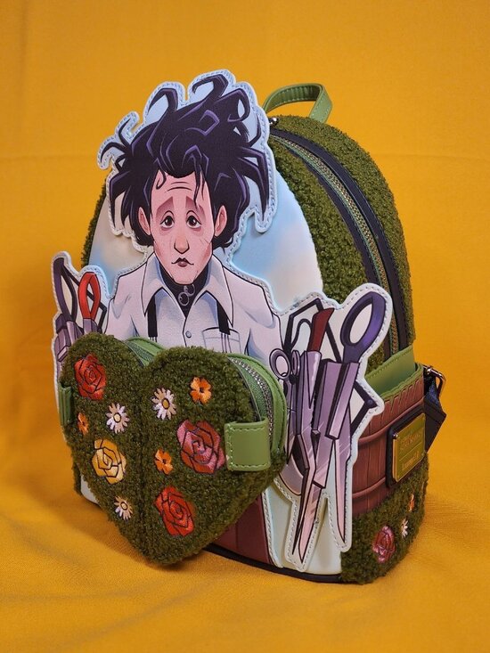Loungefly Edward Scissorhands Sherpa Heart Topiary Horror Movie Mini Backpack main image 6